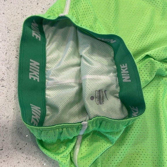 Nike athletic shorts in bright green size youth large - Picture 3 of 7